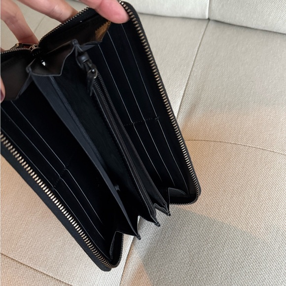 Gucci Black Embossed Leather Wallet - Picture 5 of 6